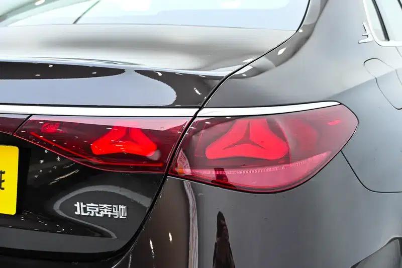 Mercedes-Benz E-Class 2024 E 300 L Luxury Sedan — миниатюра 13