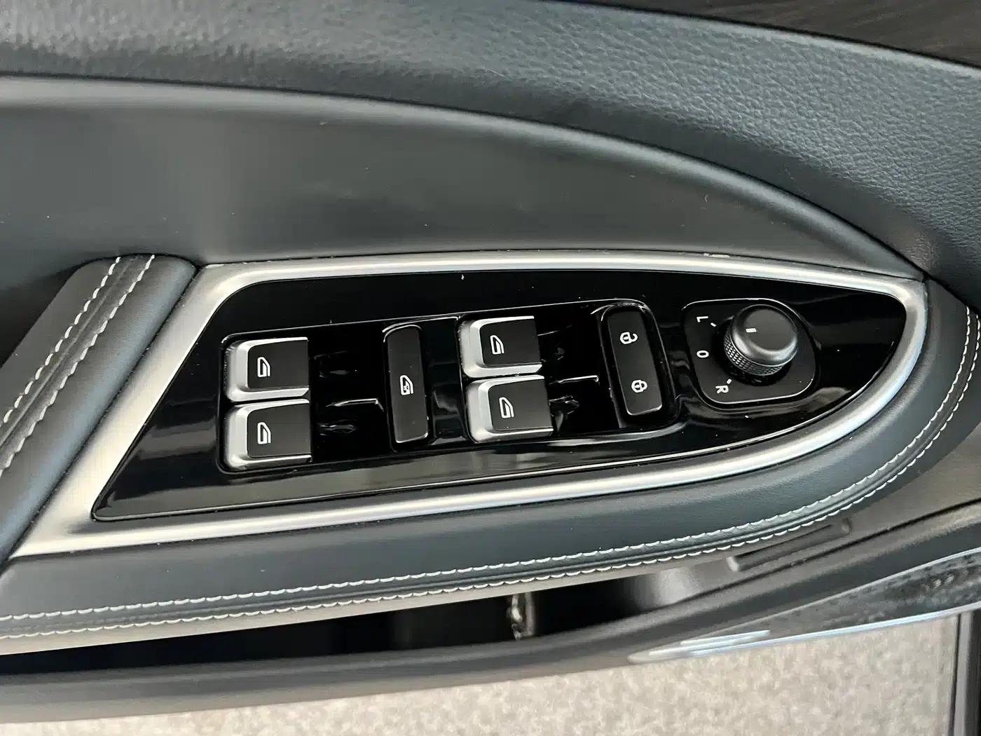 Geely Borui New Energy 2022 1.5T PHEV Mileage Upgrade Premium Edition — миниатюра 14