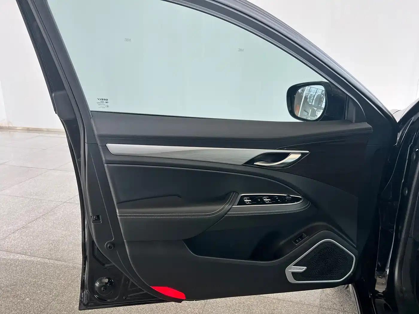 Geely Borui New Energy 2022 1.5T PHEV Mileage Upgrade Premium Edition — миниатюра 15