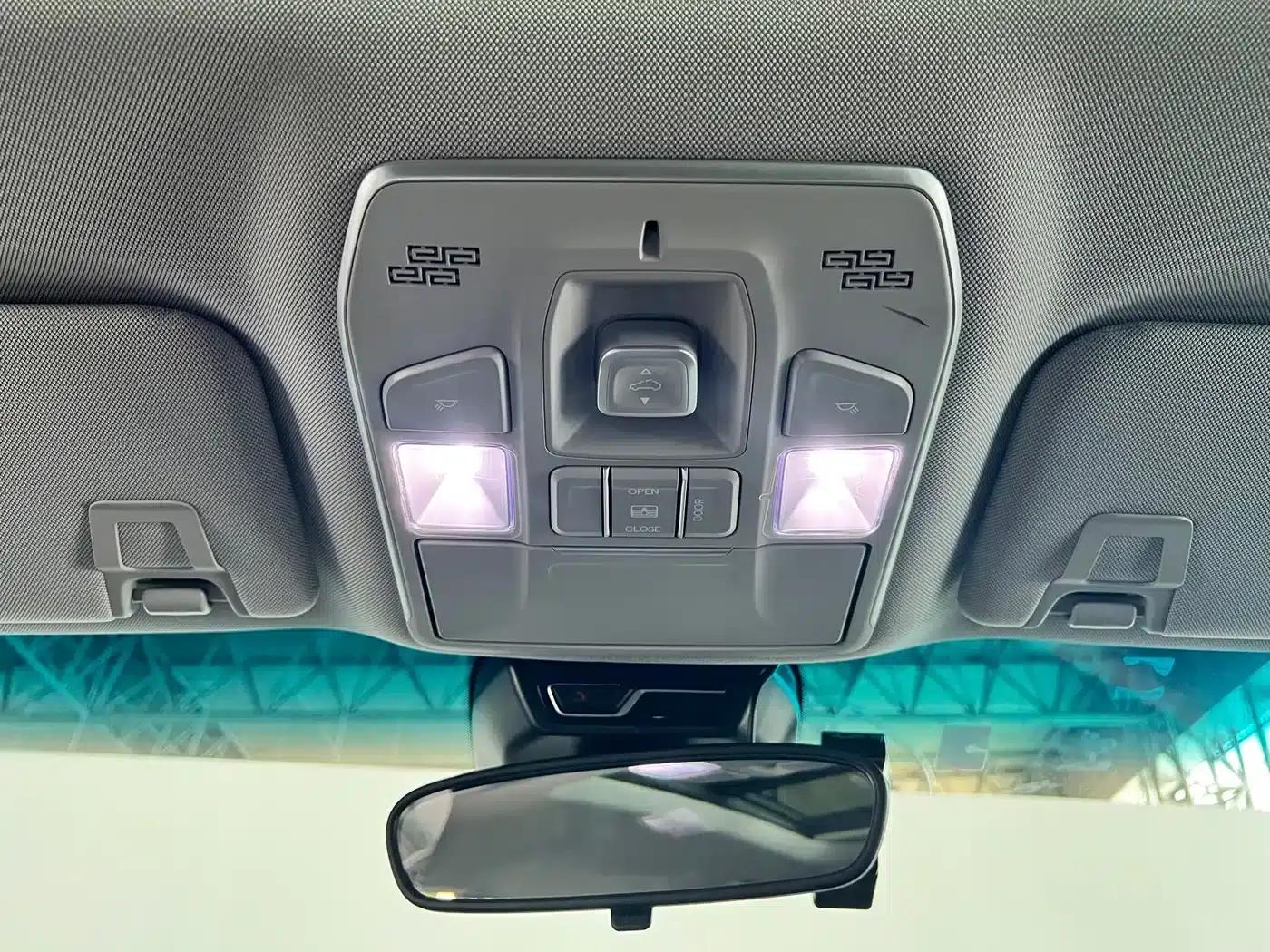 Geely Borui New Energy 2022 1.5T PHEV Mileage Upgrade Premium Edition — миниатюра 23