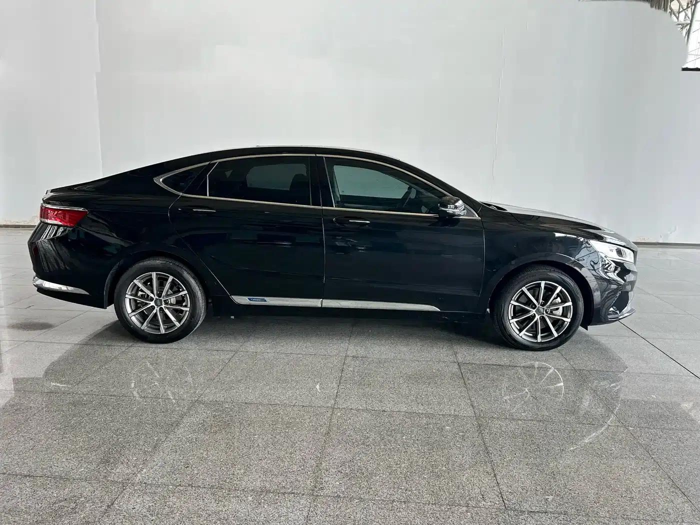 Geely Borui New Energy 2022 1.5T PHEV Mileage Upgrade Premium Edition — миниатюра 29