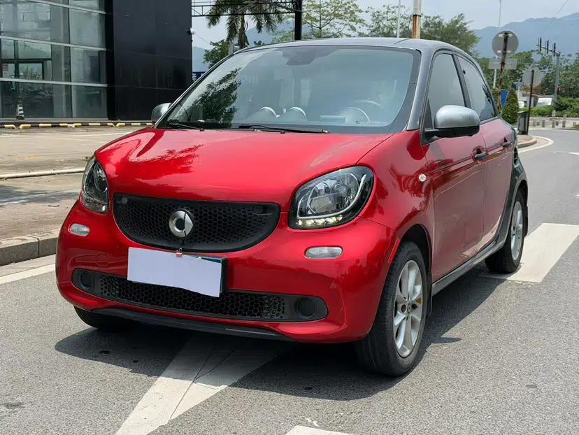 smart forfour 2016 1.0L 52 kW Dynamic Edition — миниатюра 1