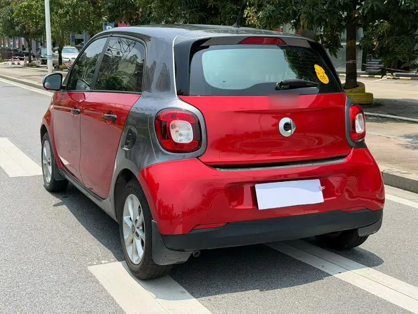 smart forfour 2016 1.0L 52 kW Dynamic Edition — миниатюра 15