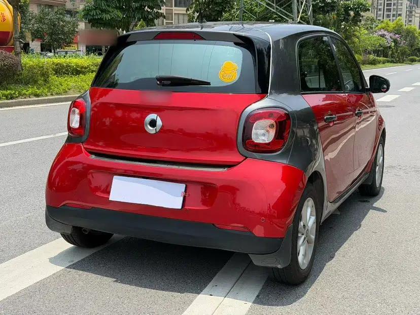 smart forfour 2016 1.0L 52 kW Dynamic Edition — миниатюра 16