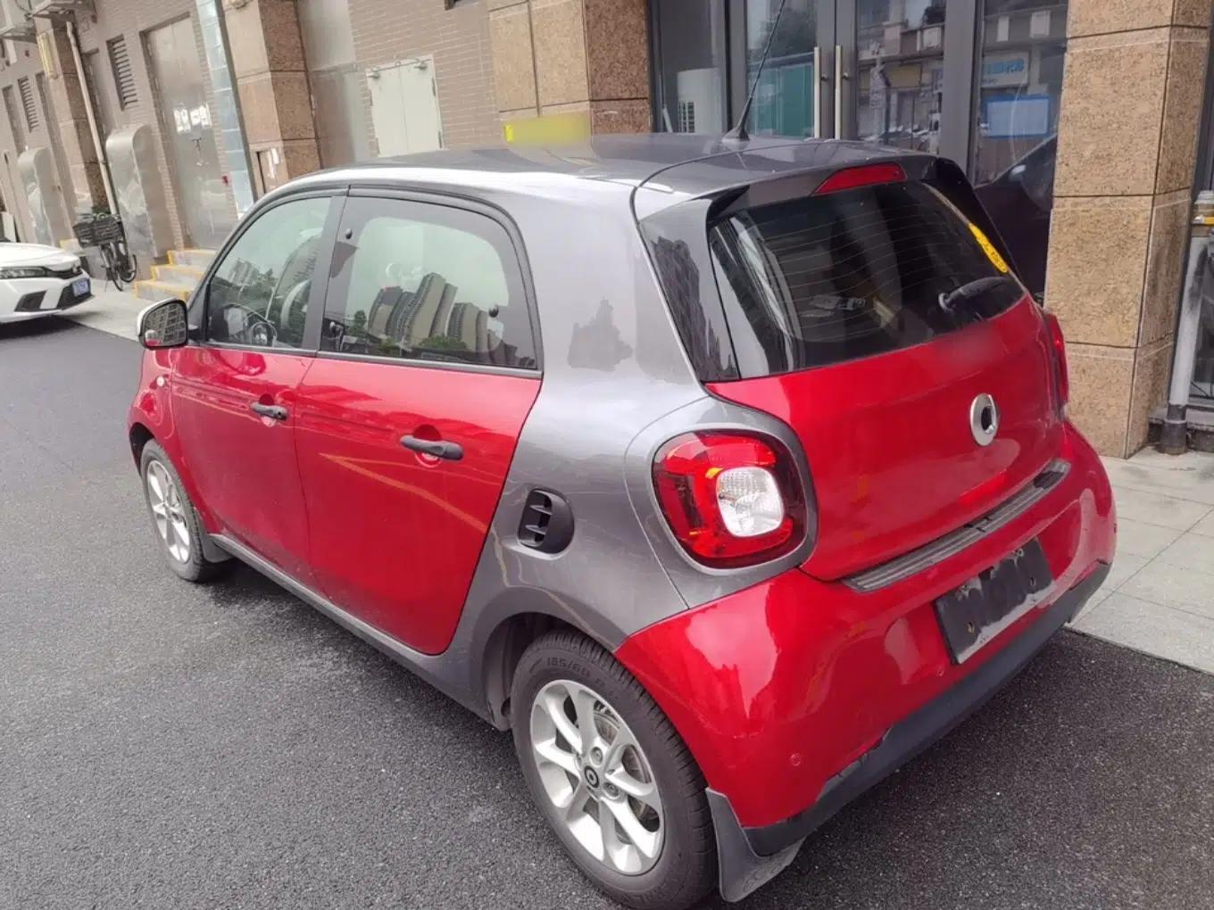 smart forfour 2016 1.0L 52 kW Dynamic Edition — миниатюра 4