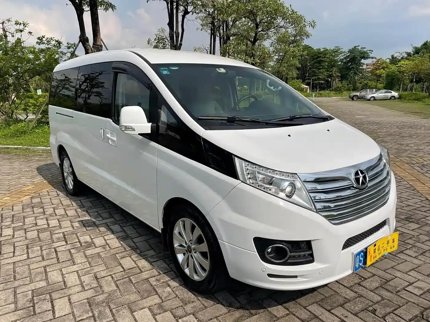 Refine M5 2016 2.0T Gasoline Manual Executive Edition — миниатюра 3