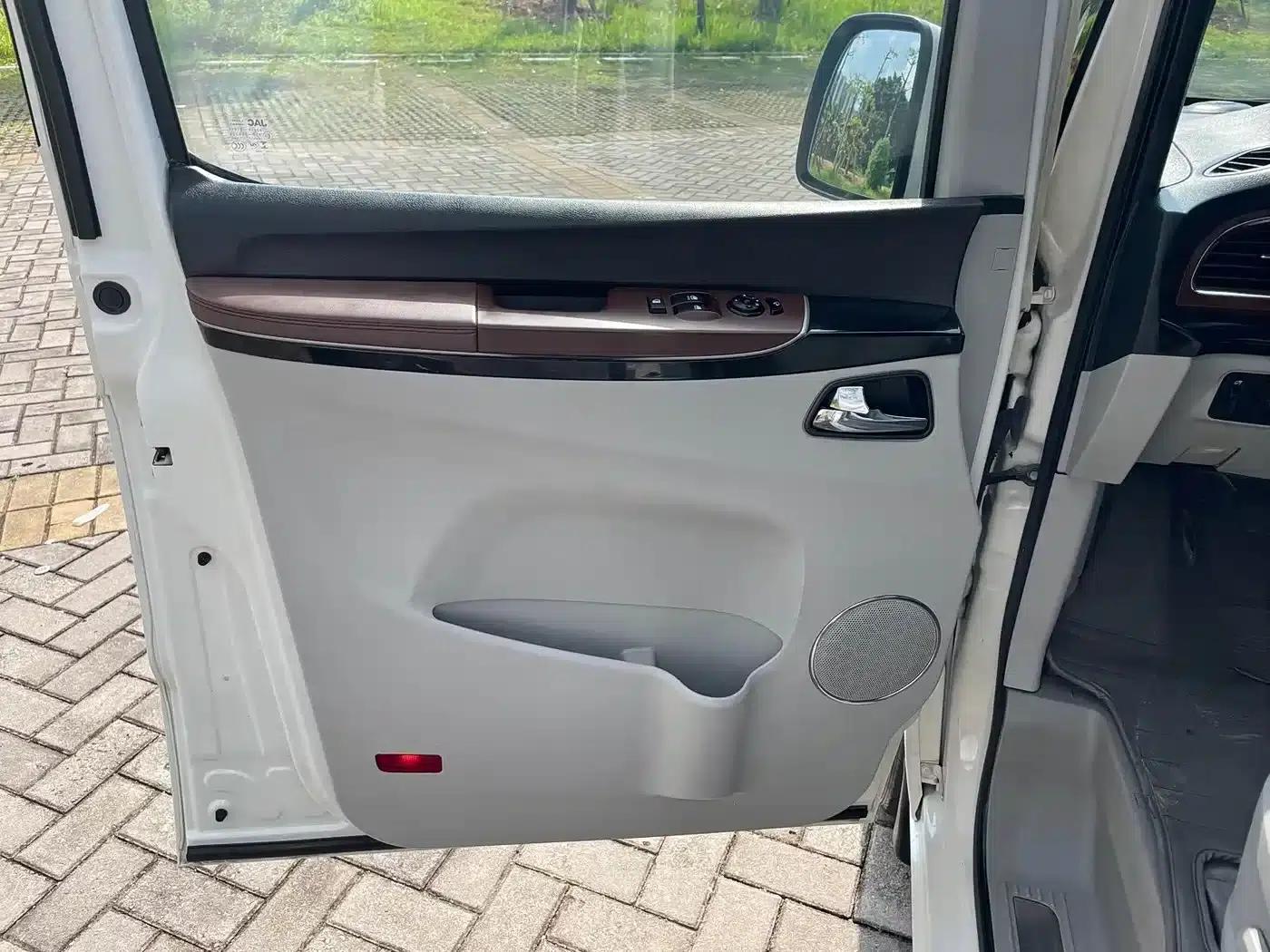 Refine M5 2016 2.0T Gasoline Manual Executive Edition — миниатюра 21