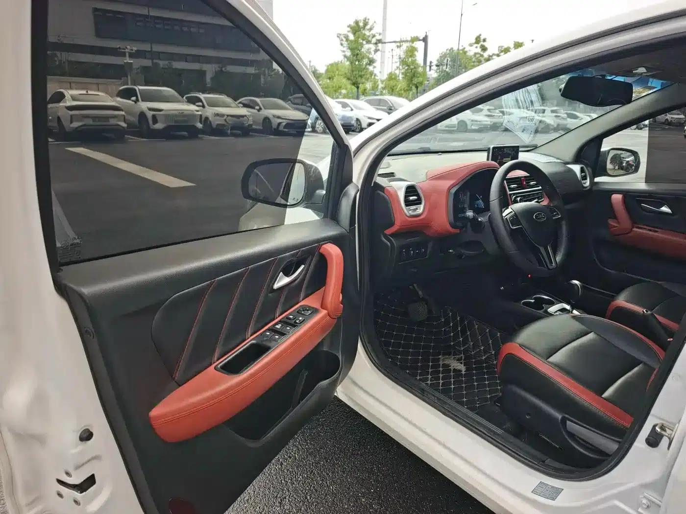 JAC iEV6E 2018 Upgraded Version iEV6E Luxury Intelligent Edition — миниатюра 4