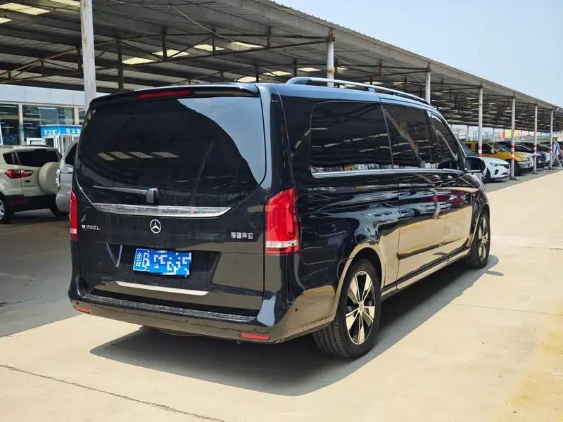 Mercedes-Benz V-Class 2022 V 260 L Long Wheelbase Premium Edition — миниатюра 6