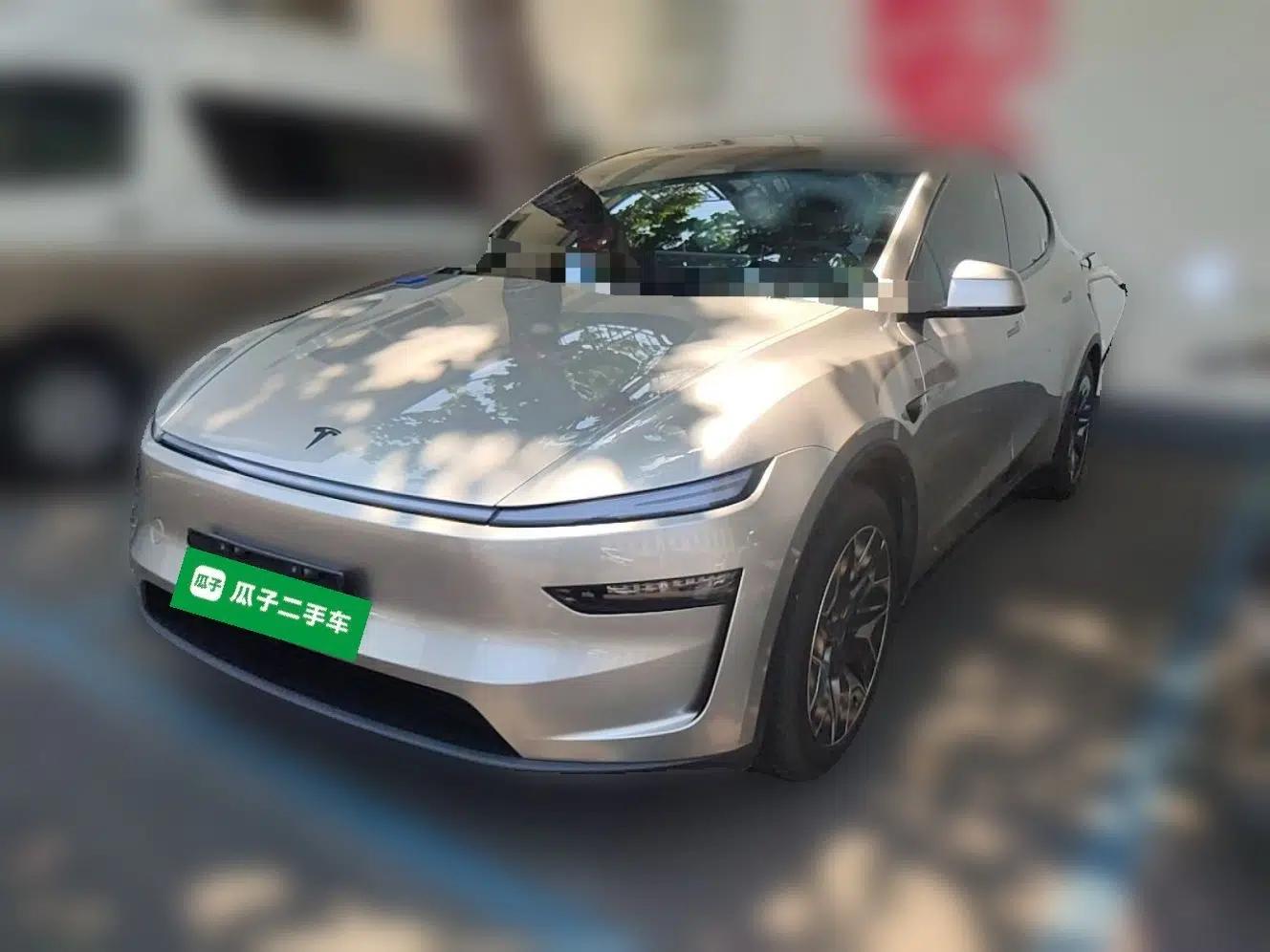 Tesla Model Y L 2025 Model Long-Range All-Wheel-Drive Version — миниатюра 1