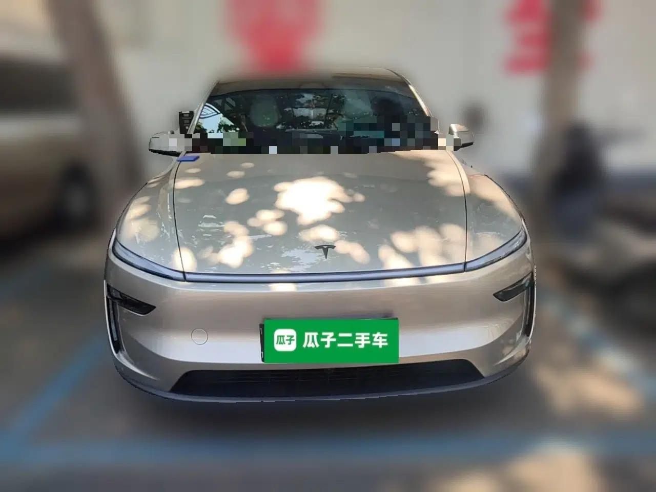 Tesla Model Y L 2025 Model Long-Range All-Wheel-Drive Version — миниатюра 2