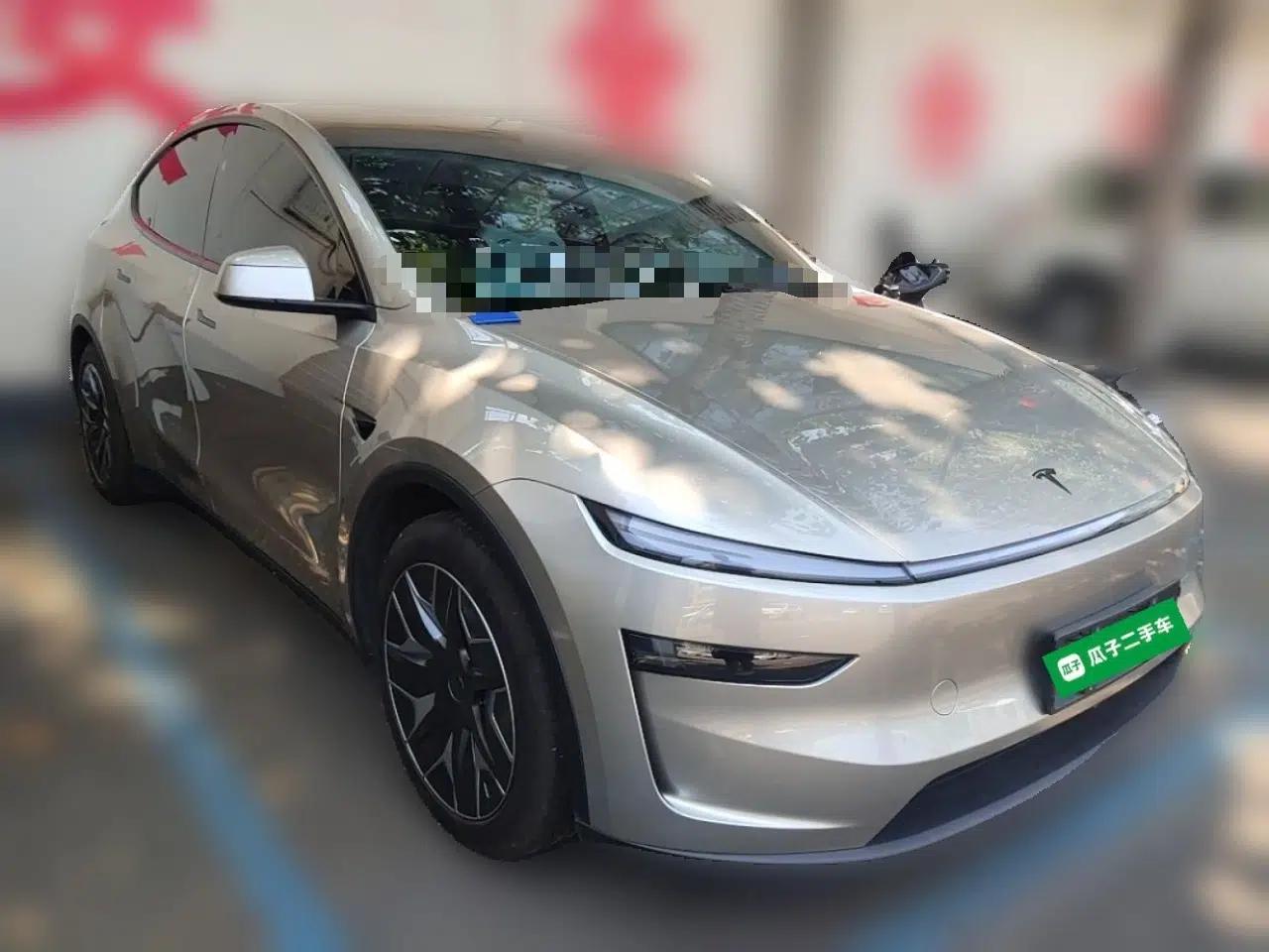 Tesla Model Y L 2025 Model Long-Range All-Wheel-Drive Version — миниатюра 3