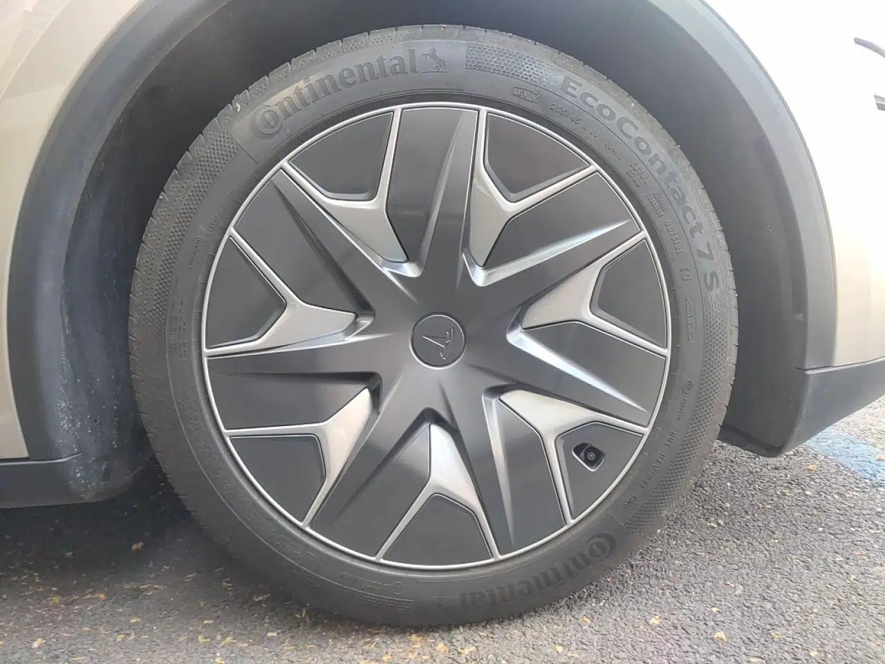 Tesla Model Y L 2025 Model Long-Range All-Wheel-Drive Version — миниатюра 8