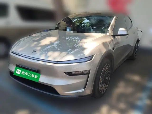 Tesla Model Y L 2025 Model Long-Range All-Wheel-Drive Version