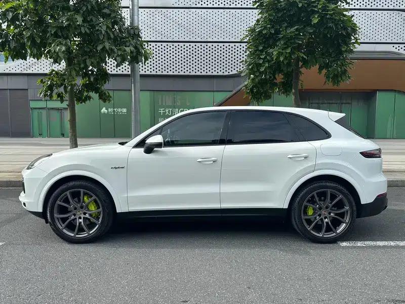 2023 Cayenne E-Hybrid 2.0T Platinum Edition — миниатюра 4