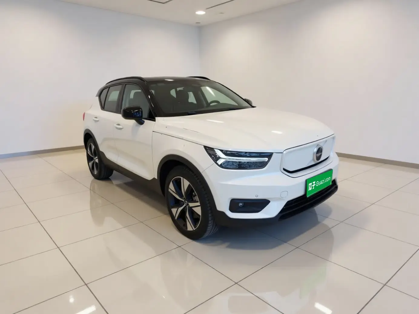 Volvo XC40 New Energy 2021 P8 Pure Electric All-Wheel Drive Smart Luxury Sport Edition — миниатюра 2
