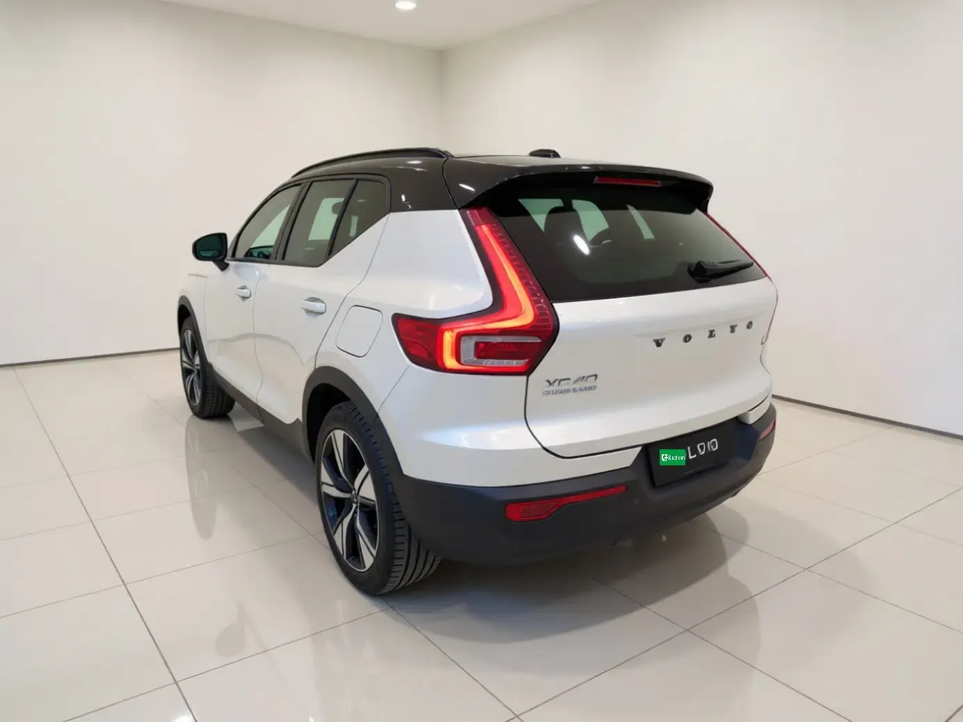 Volvo XC40 New Energy 2021 P8 Pure Electric All-Wheel Drive Smart Luxury Sport Edition — миниатюра 3