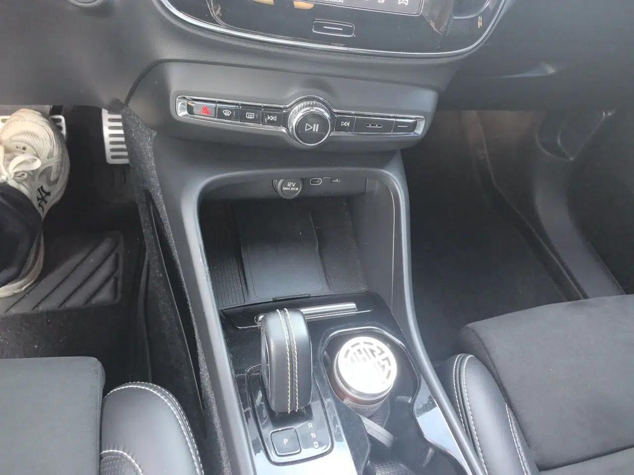 Volvo XC40 New Energy 2021 P8 Pure Electric All-Wheel Drive Smart Luxury Sport Edition — миниатюра 14