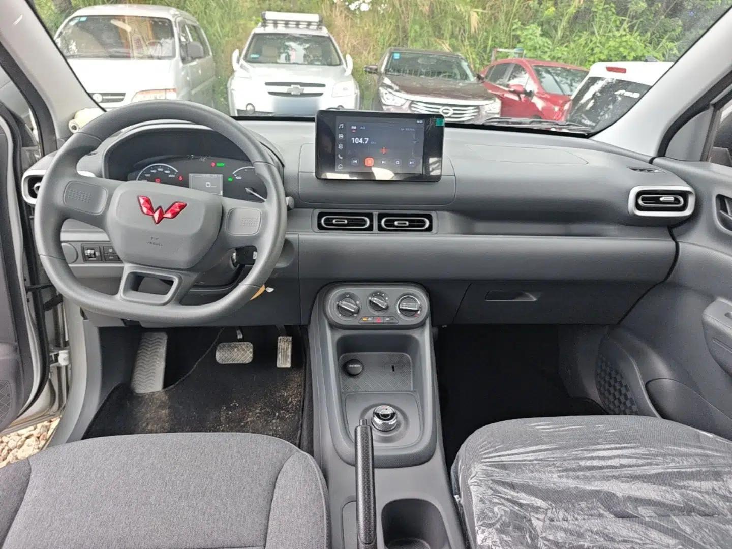 Wuling Hongguang New Energy 2025 Extended-Range Hybrid 50 km Standard Version — миниатюра 12