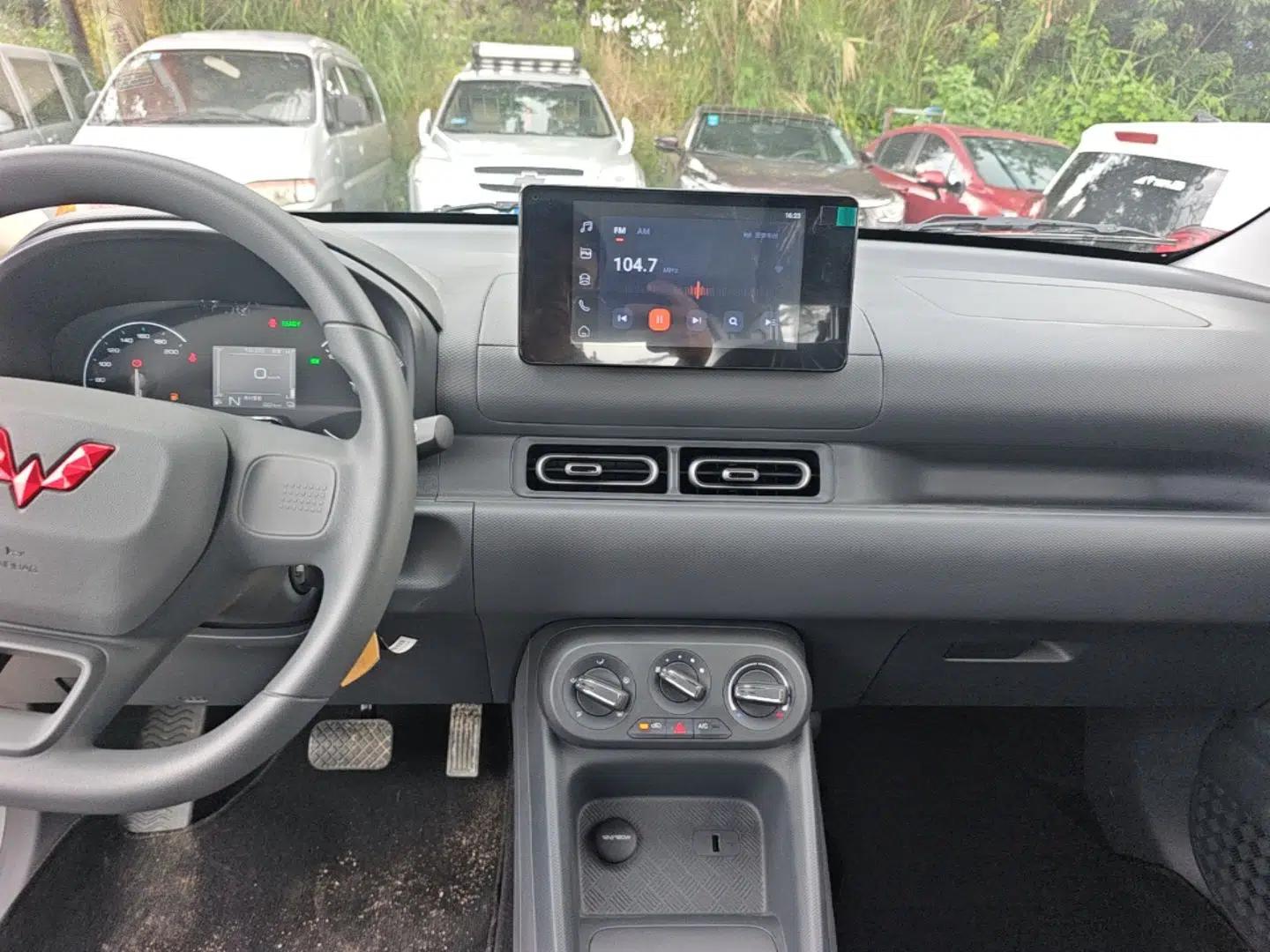 Wuling Hongguang New Energy 2025 Extended-Range Hybrid 50 km Standard Version — миниатюра 15