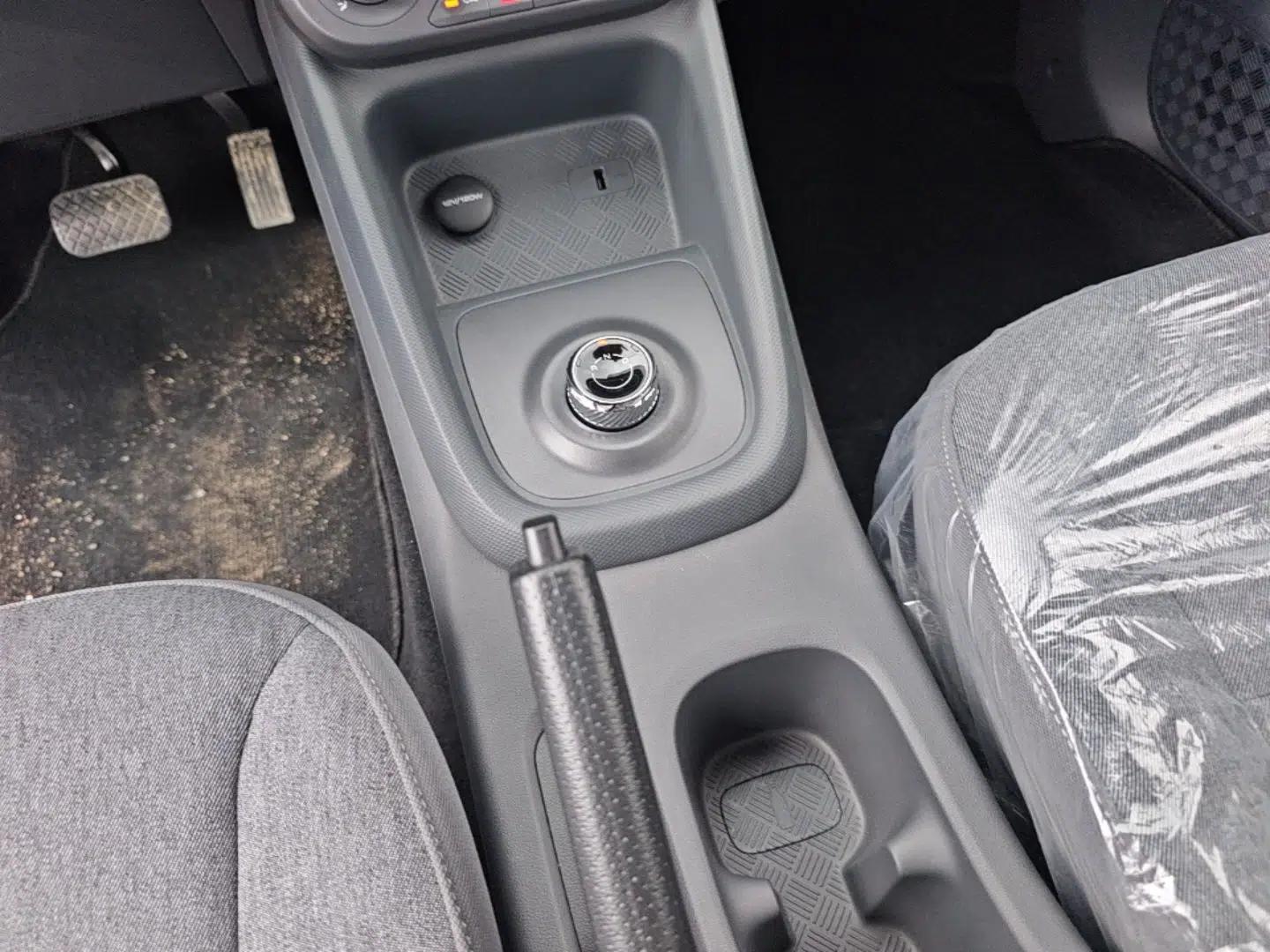 Wuling Hongguang New Energy 2025 Extended-Range Hybrid 50 km Standard Version — миниатюра 16
