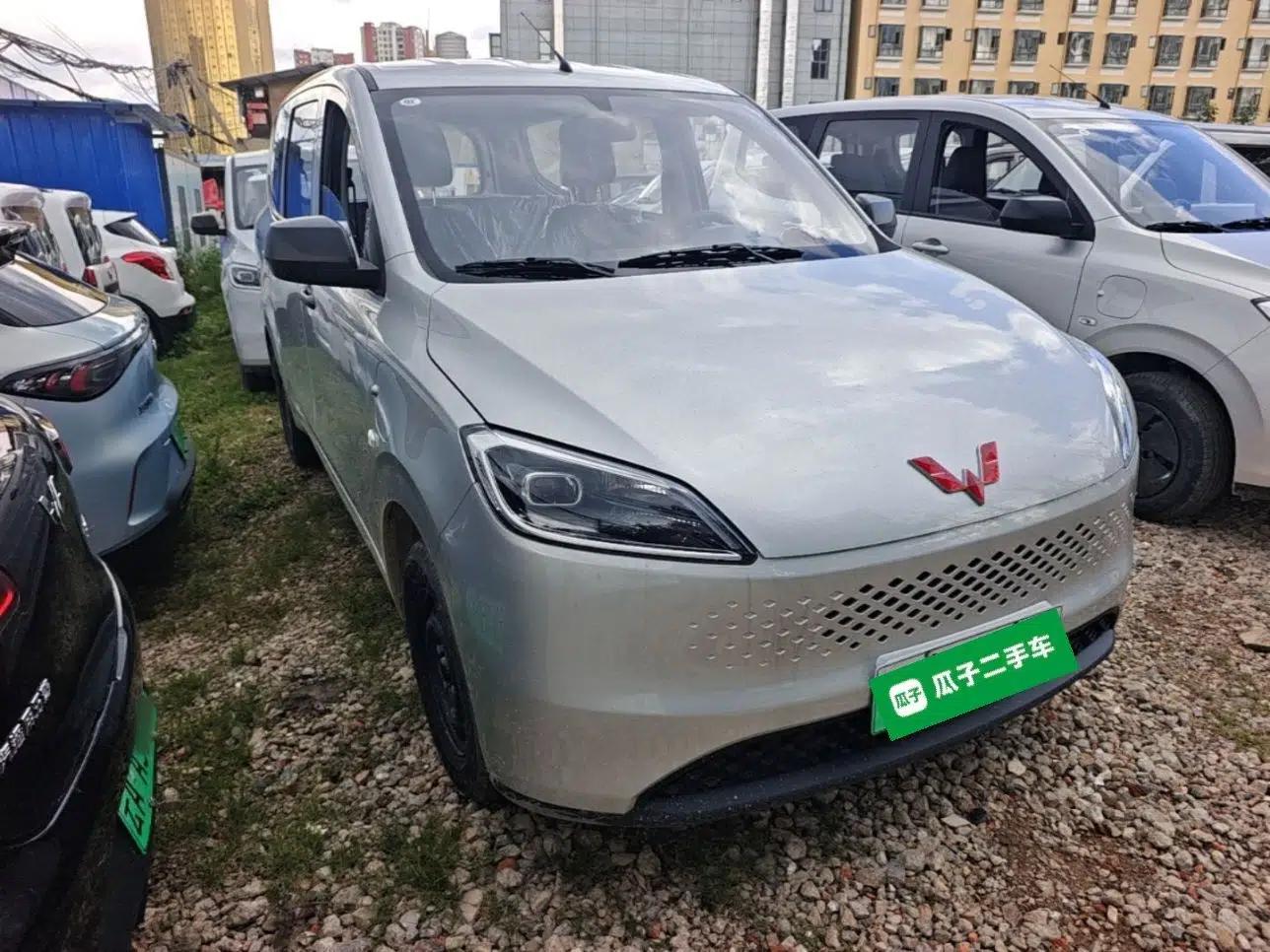 Wuling Hongguang New Energy 2025 Extended-Range Hybrid 50 km Standard Version — миниатюра 3