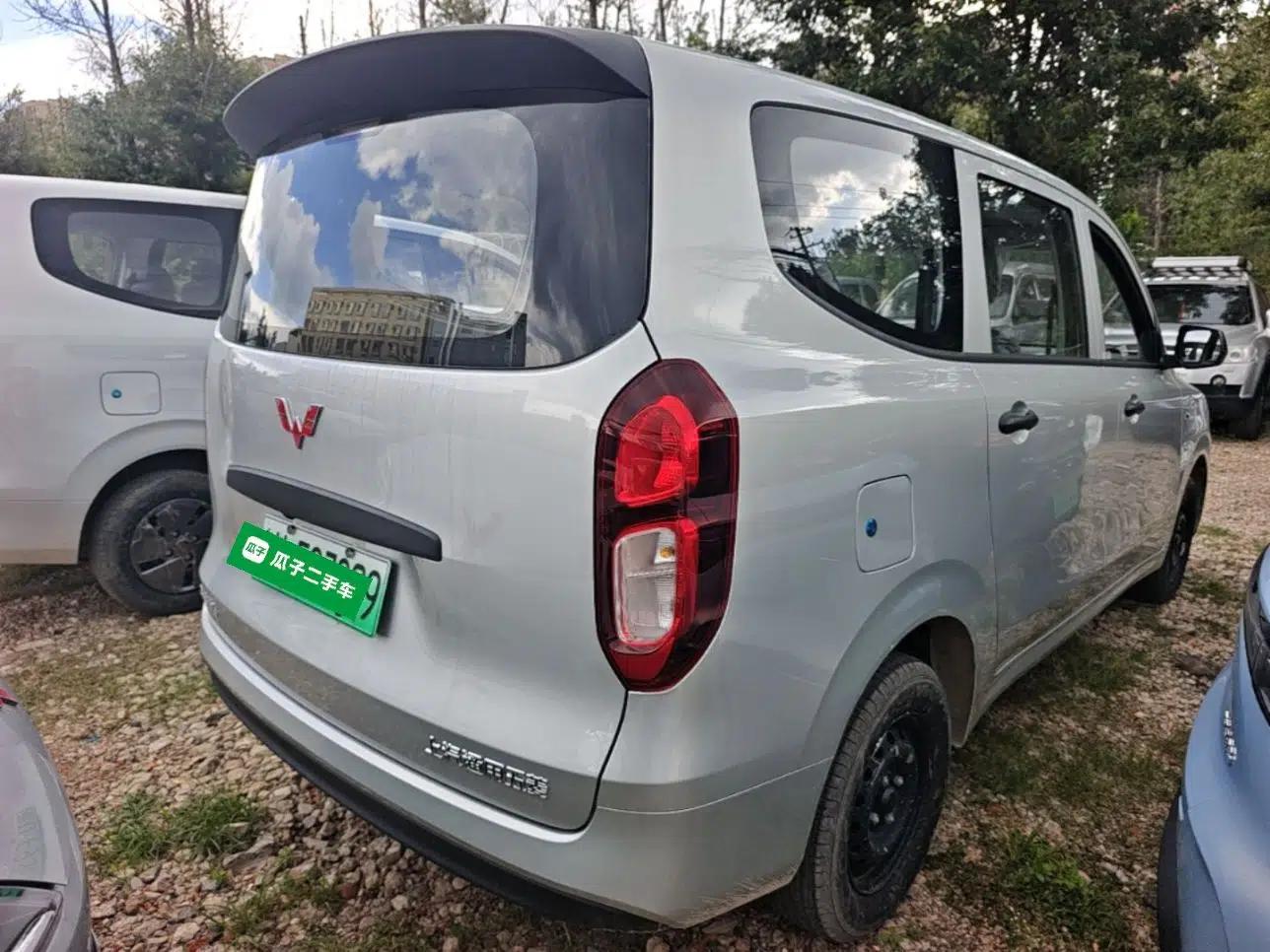 Wuling Hongguang New Energy 2025 Extended-Range Hybrid 50 km Standard Version — миниатюра 6