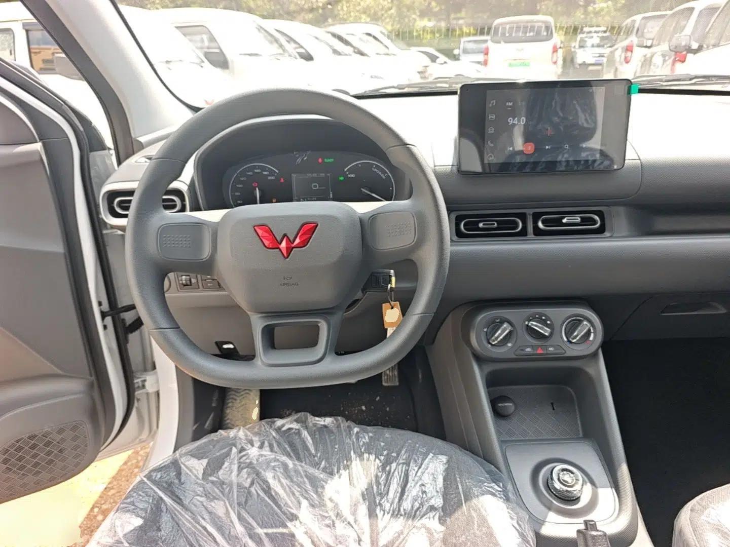 Wuling Hongguang New Energy 2025 Extended-Range Hybrid 50 km Standard Version — миниатюра 13
