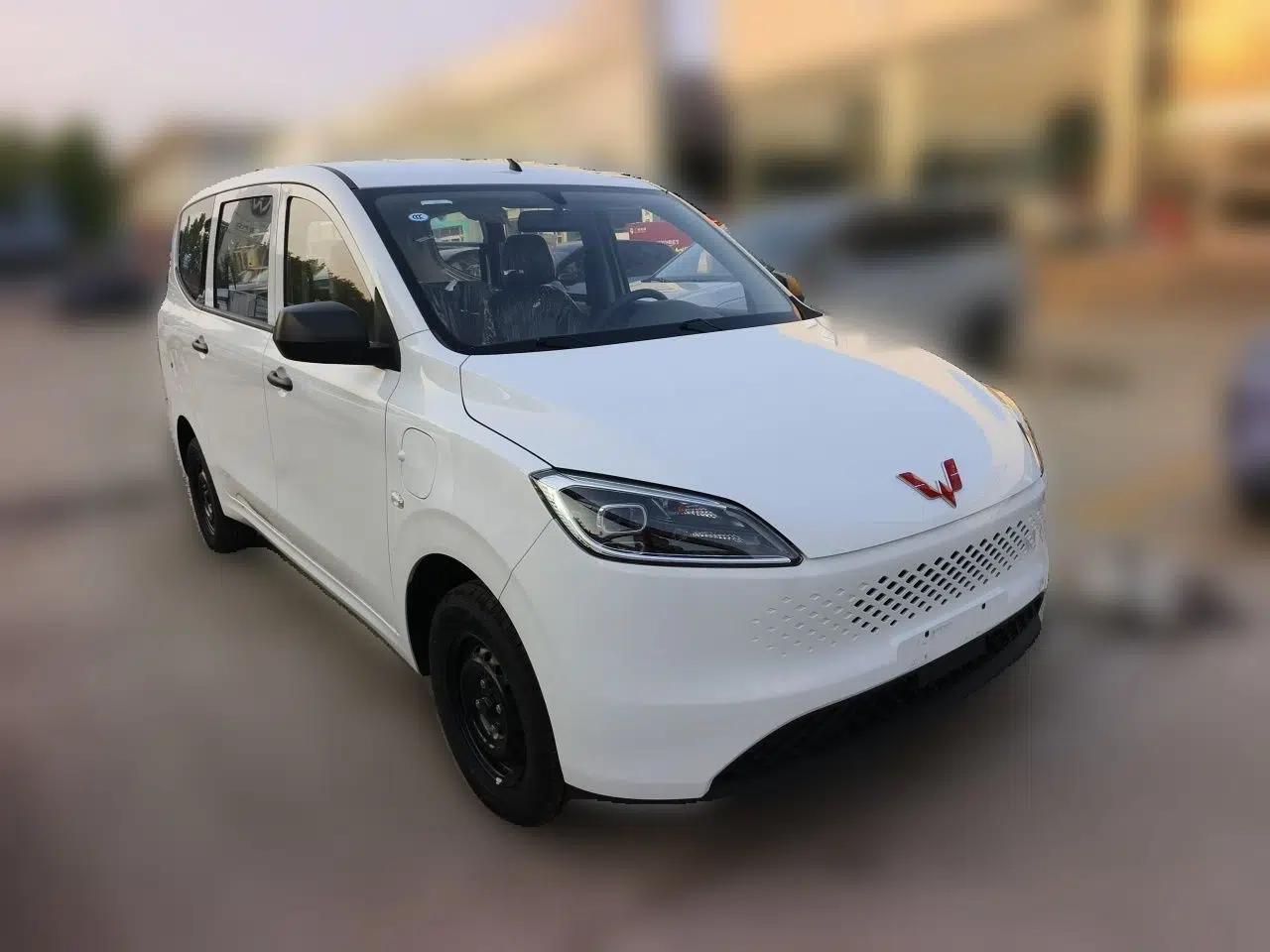 Wuling Hongguang New Energy 2025 Extended-Range Hybrid 50 km Utility Version — миниатюра 3
