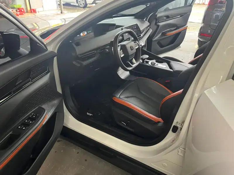 Changan UNI-V 2024 1.5T Premium Edition — миниатюра 13