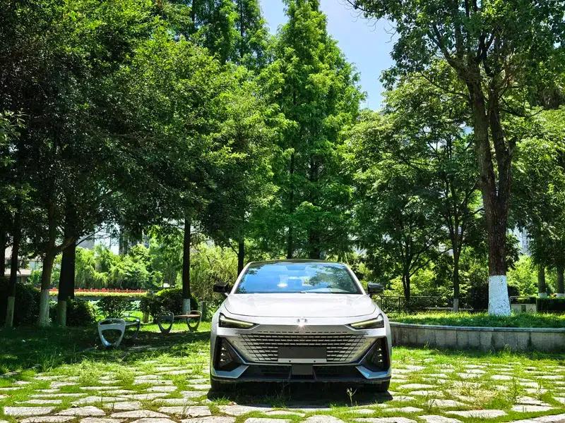 Changan UNI-V 2022 1.5T Premium Edition — миниатюра 2