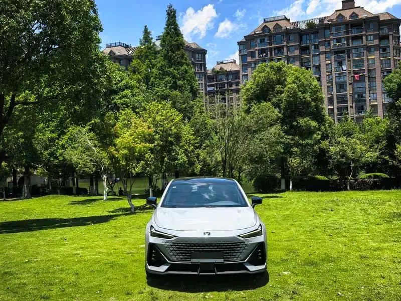 Changan UNI-V 2022 1.5T Premium Edition — миниатюра 2