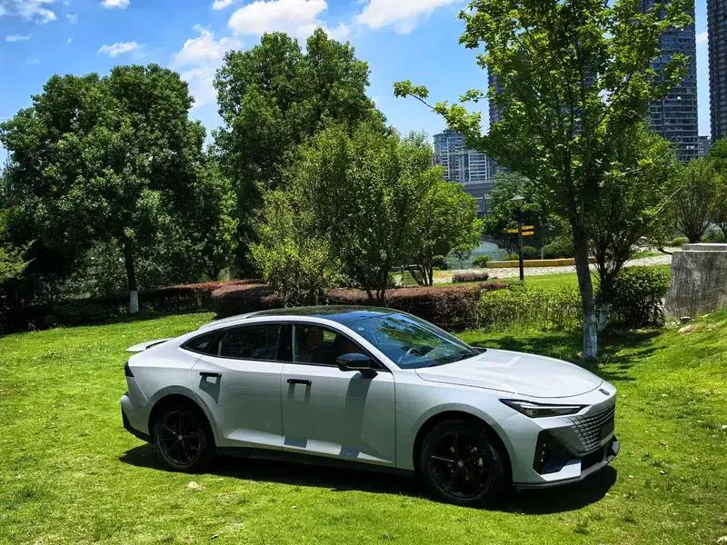 Changan UNI-V 2022 1.5T Premium Edition — миниатюра 3
