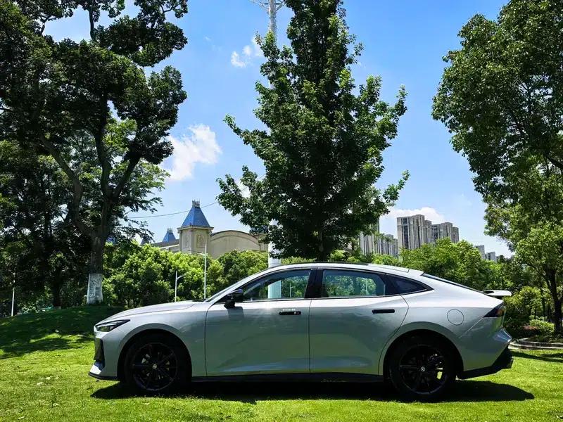 Changan UNI-V 2022 1.5T Premium Edition — миниатюра 4
