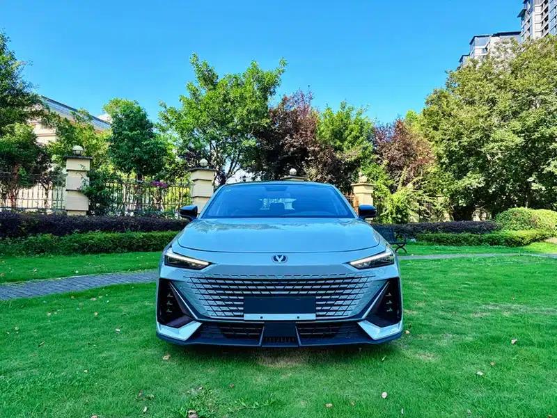 Changan UNI-V 2022 1.5T Premium Edition — миниатюра 2