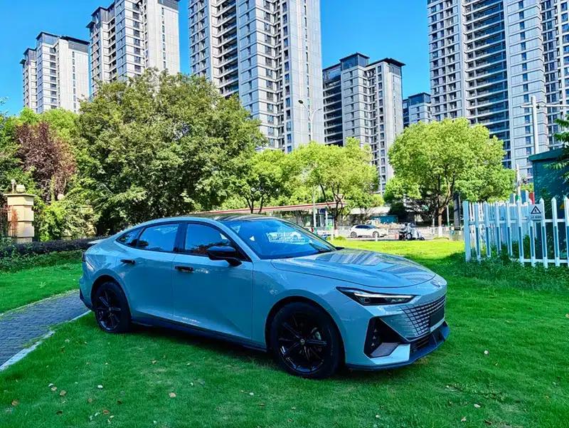 Changan UNI-V 2022 1.5T Premium Edition — миниатюра 3