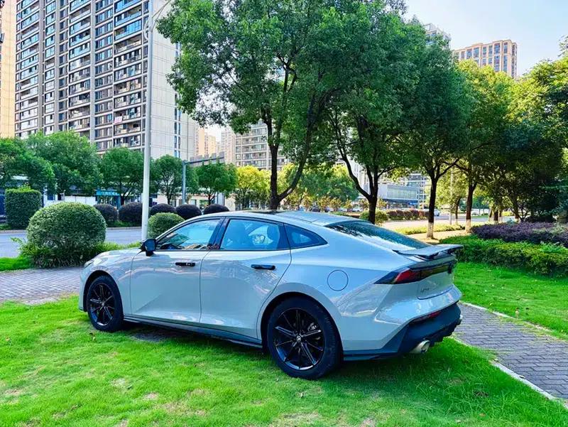 Changan UNI-V 2022 1.5T Premium Edition — миниатюра 4
