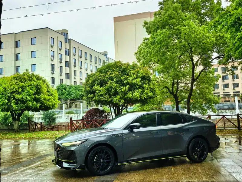Changan UNI-V 2022 1.5T Sport Edition — миниатюра 1