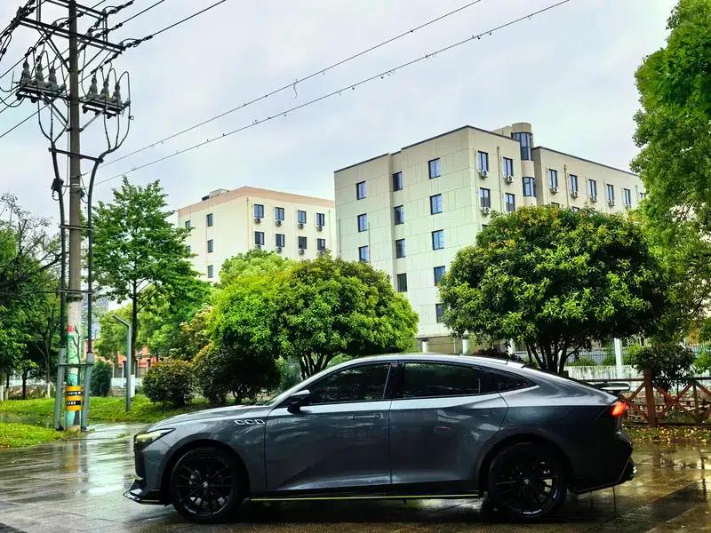 Changan UNI-V 2022 1.5T Sport Edition — миниатюра 3