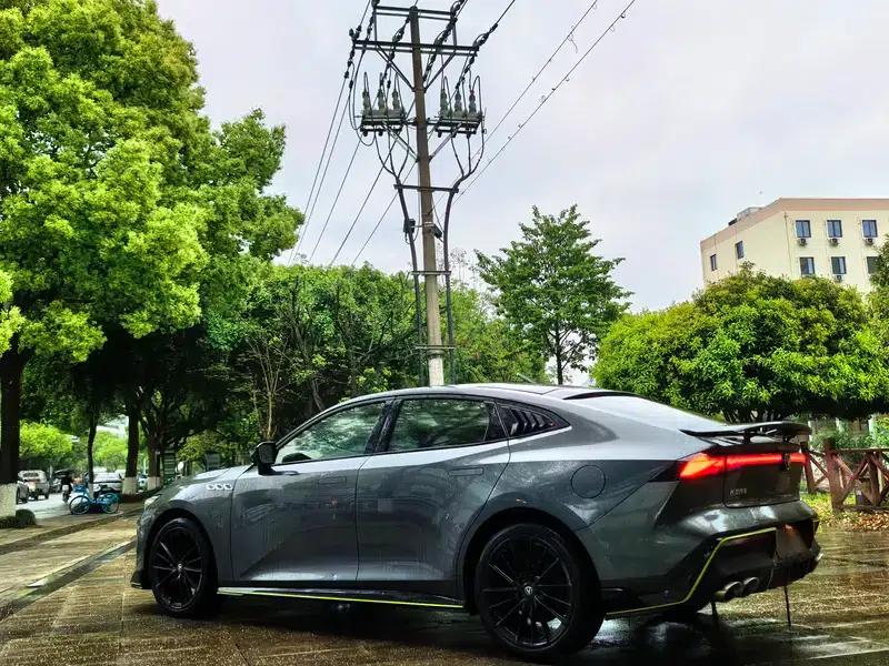 Changan UNI-V 2022 1.5T Sport Edition — миниатюра 4