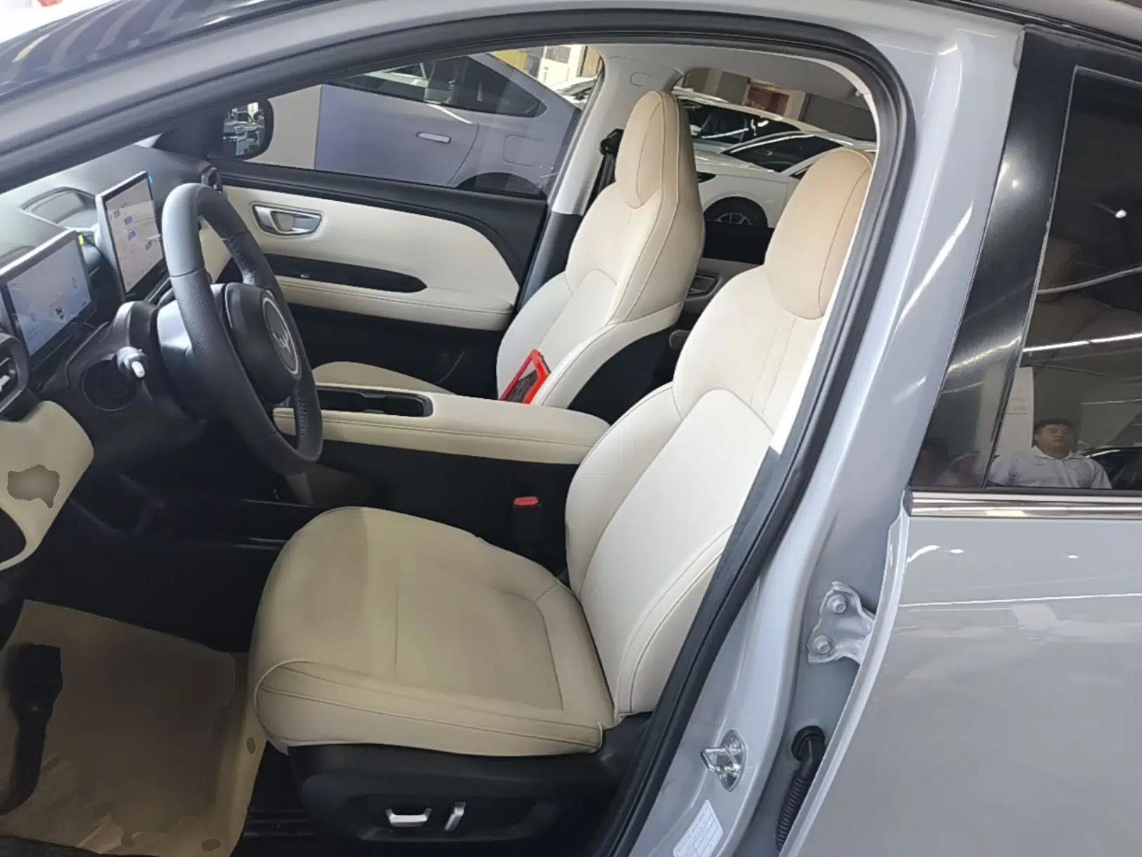 Wuling Bingo PLUS 2024 401 km Range 5-Seater Version — миниатюра 22