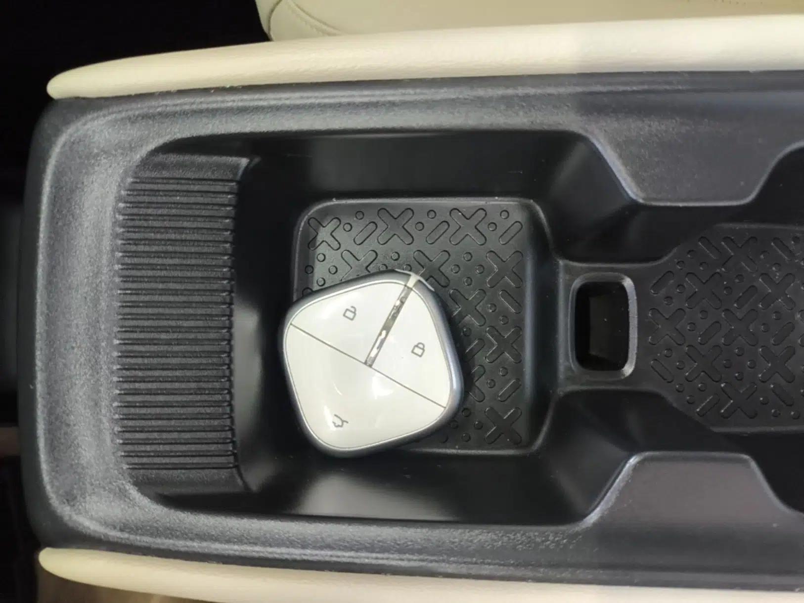 Wuling Bingo PLUS 2024 401 km Range 5-Seater Version — миниатюра 28