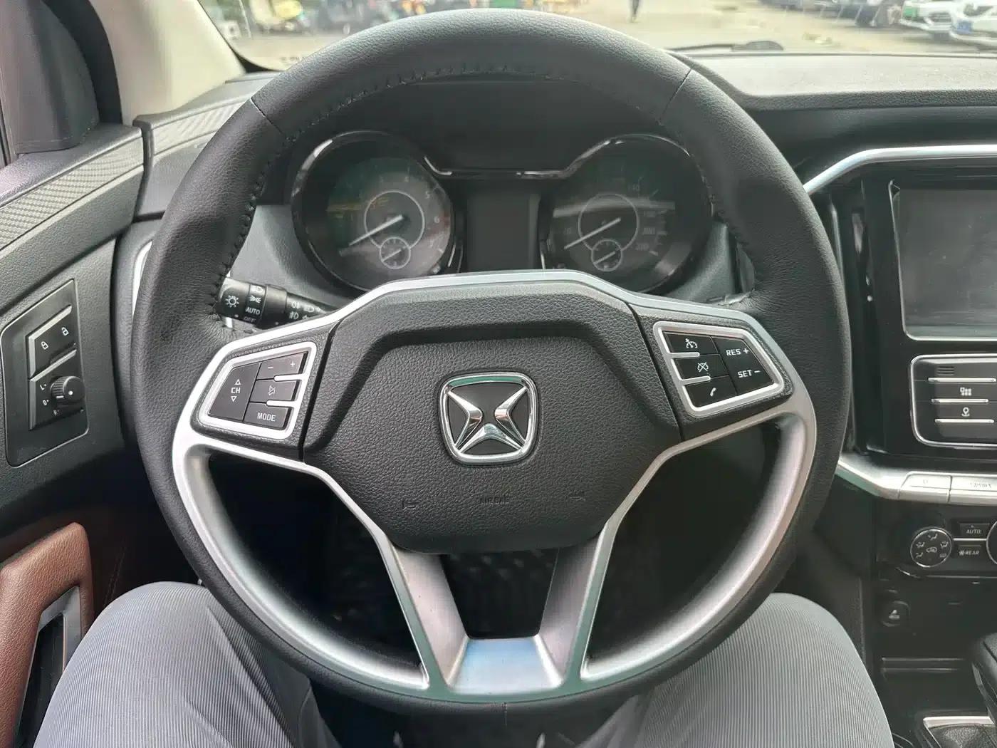 Yusheng S350 2016 2.0T Automatic 4WD Gasoline Luxury Sunroof 7-Seater — миниатюра 12