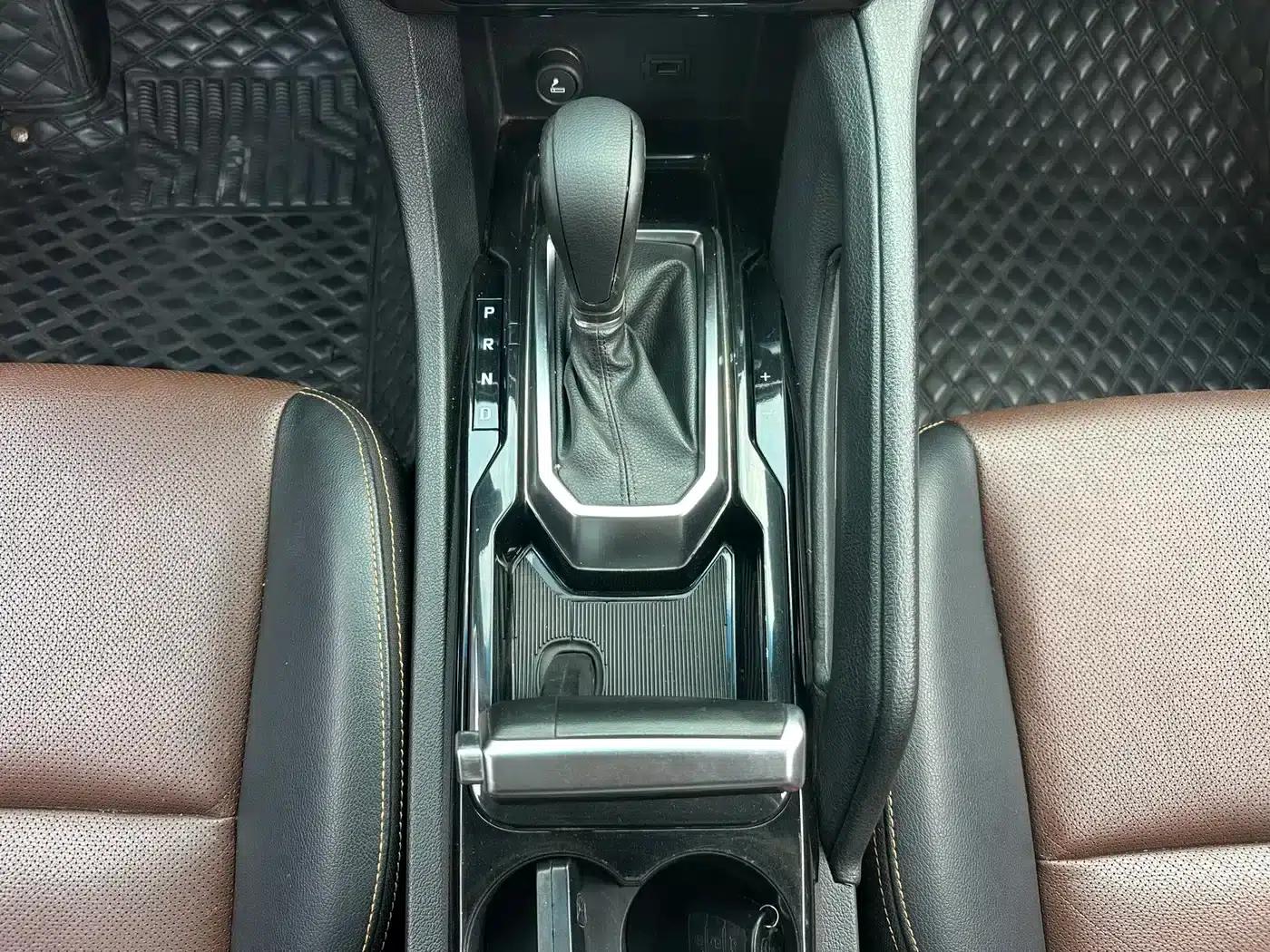 Yusheng S350 2016 2.0T Automatic 4WD Gasoline Luxury Sunroof 7-Seater — миниатюра 14