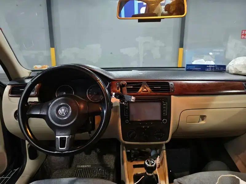 2012 Volkswagen Bora 1.6L Manual Comfort Model — миниатюра 5