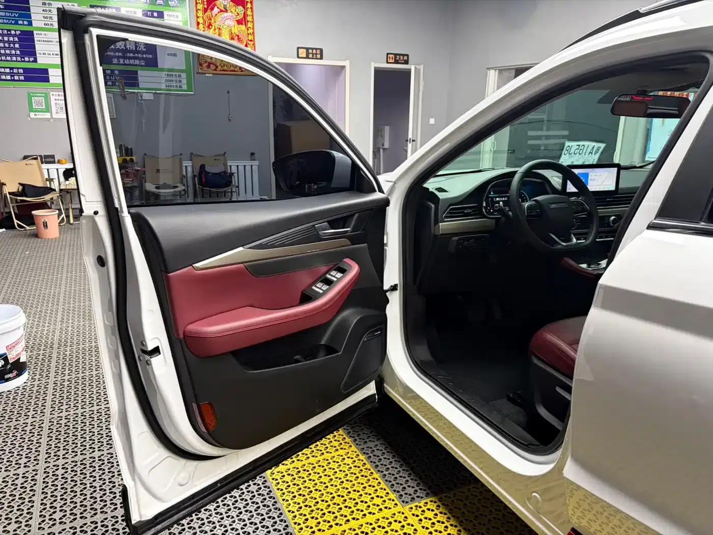 Jetour X70 PRO 2023 1.5T DCT Comfort Edition 7-seater — миниатюра 16