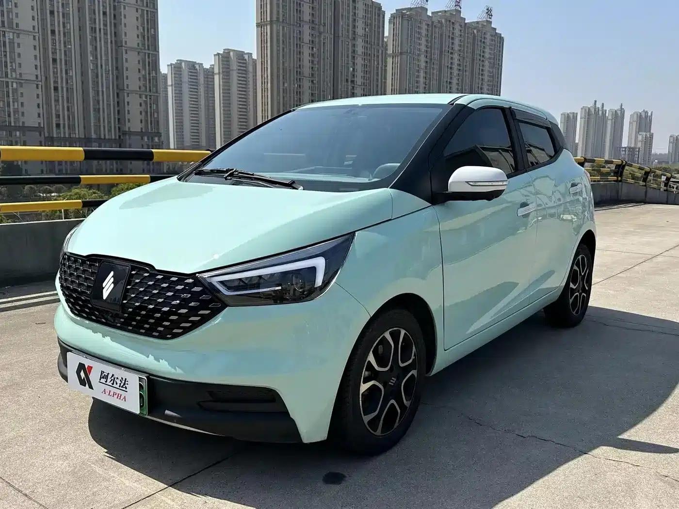 Yizhi EV3 2023 Youth Edition 320KM Luxury — миниатюра 1
