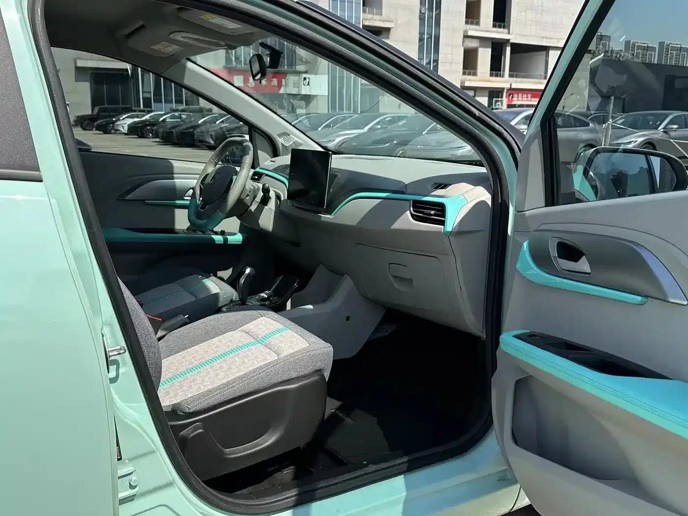 Yizhi EV3 2023 Youth Edition 320KM Luxury — миниатюра 11