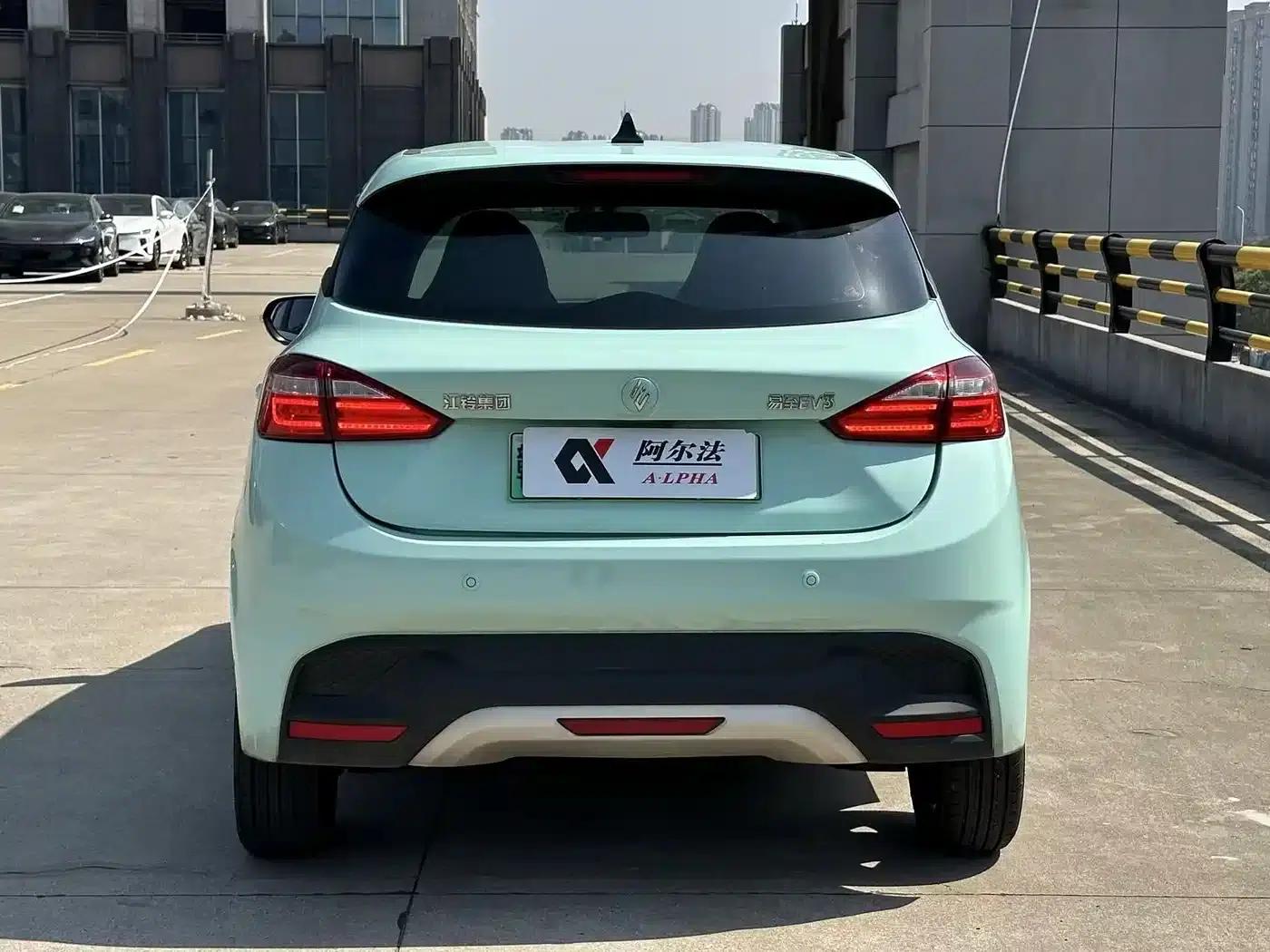 Yizhi EV3 2023 Youth Edition 320KM Luxury — миниатюра 5