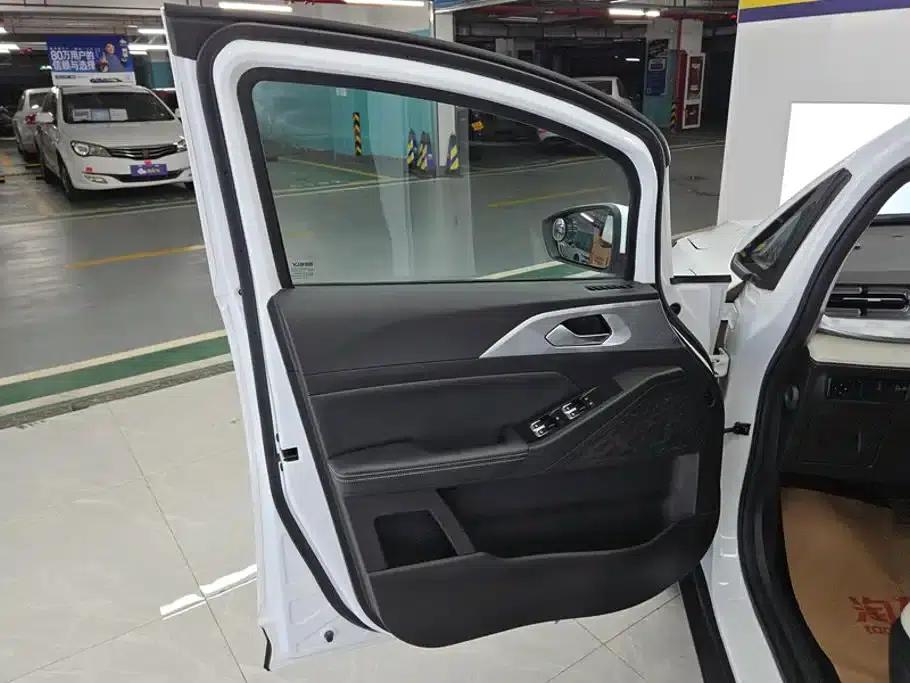 Geely Geometry E Firefly 2023 Model 320KM Happy Tiger 5-Seater — миниатюра 7